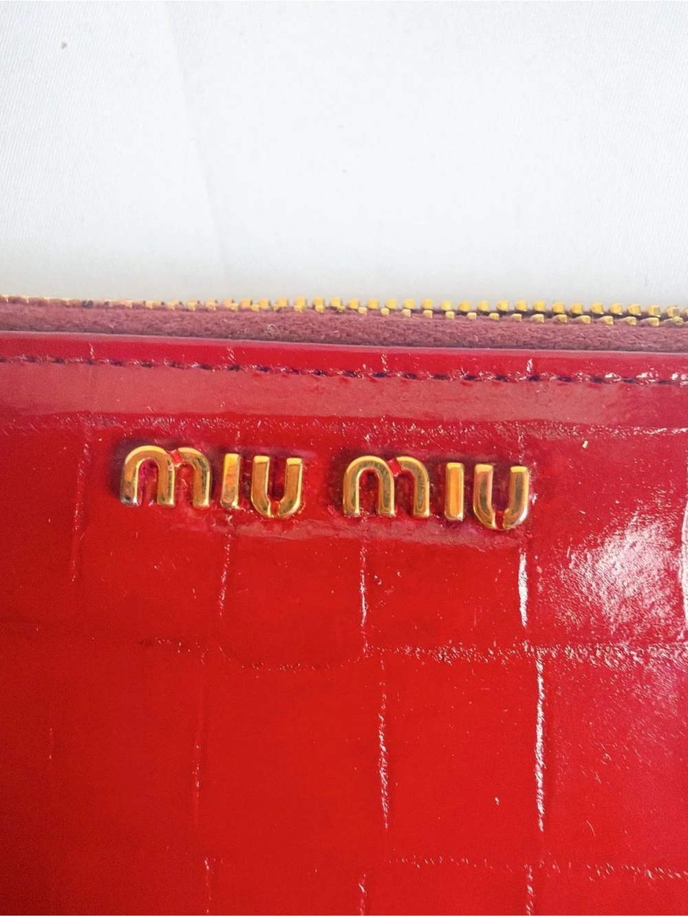 Miu Miu Shiny Red Croc-Embossed Zip Wallet with Gold Logo - Picture 4 of 6
